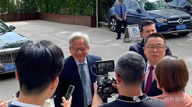 市商务等部门指导各商超强化生活必需品的采购、流通投放、库存运维等工作